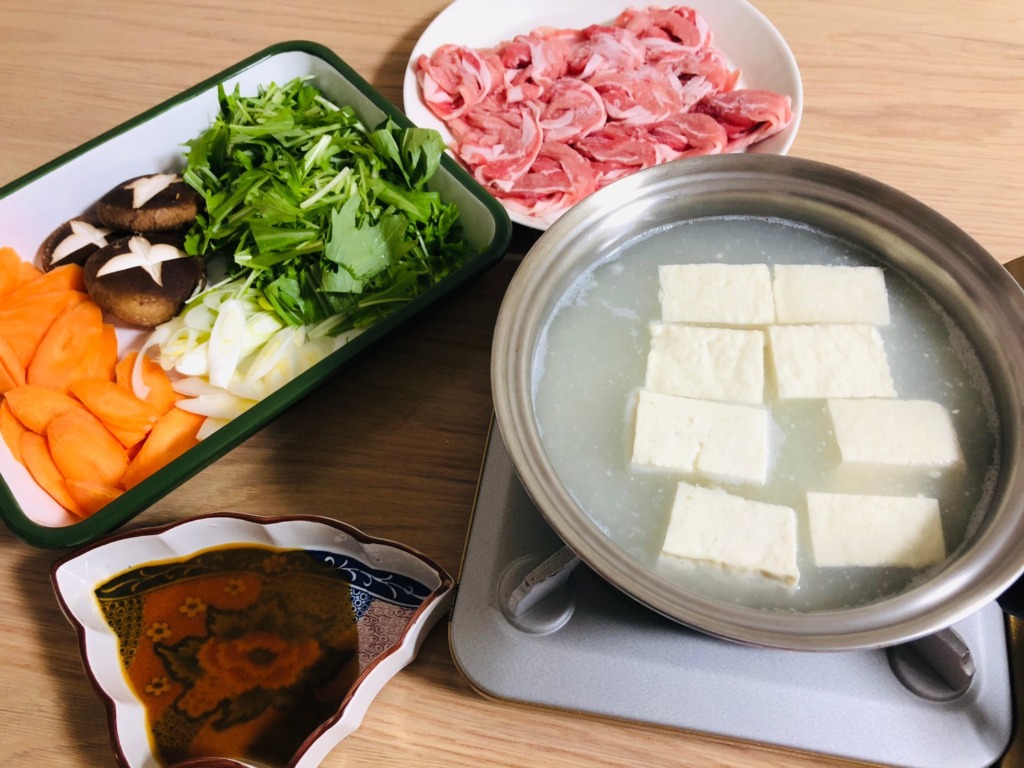 湯豆腐を食べる際の用意した野菜やお肉です